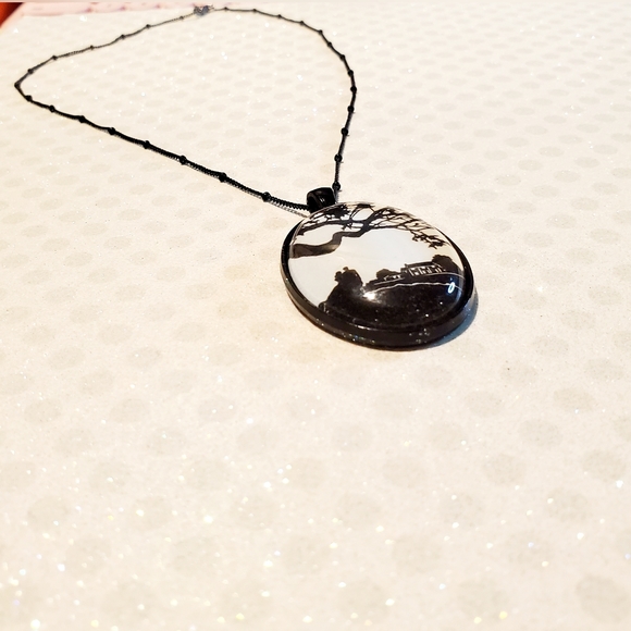 Tina Tarnoff GONE WITH THE WIND Necklace. Silhouette Jewelry. - Picture 3 of 8